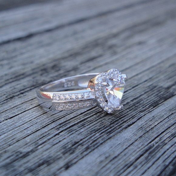 ❤️SALE!❤️ 2 Carat Heart Cut .925 Sterling Silver Ring - Picture 3 of 4